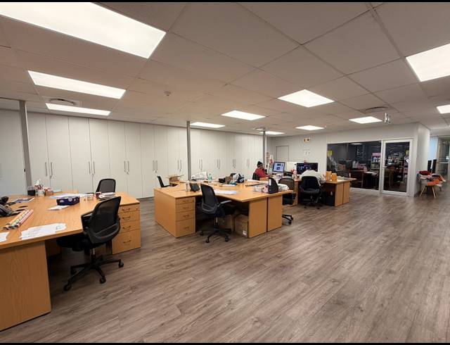 338M² OFFICE TO LET IN SOMERSET PARK